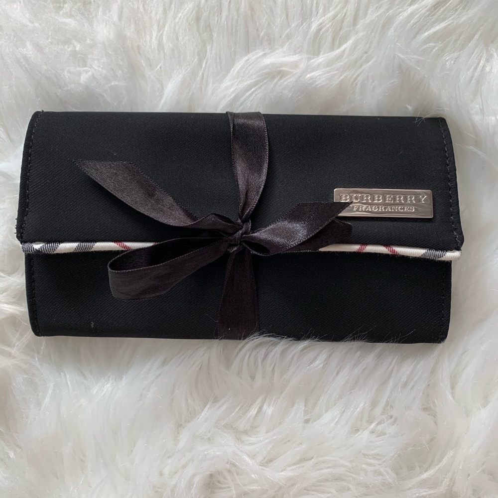 Burberry fragrances cosmetics  case &brush 🌹🍀